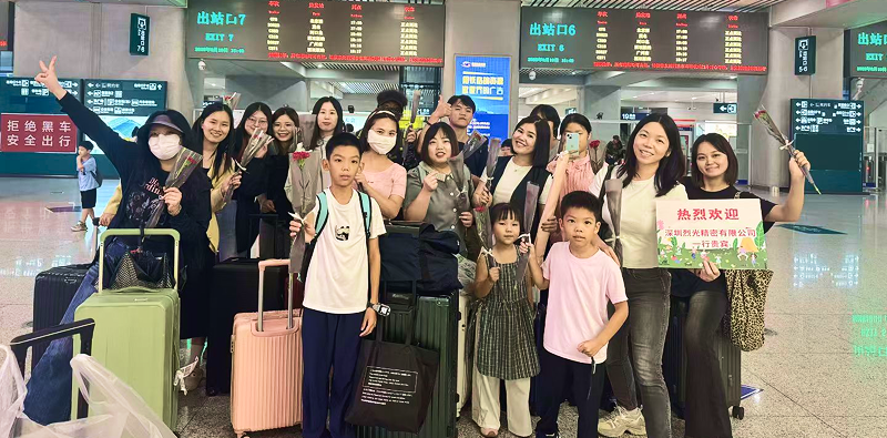 REKO sales team visiting Kunming during their Yunnan trip, experiencing the city's local culture and natural attractions.